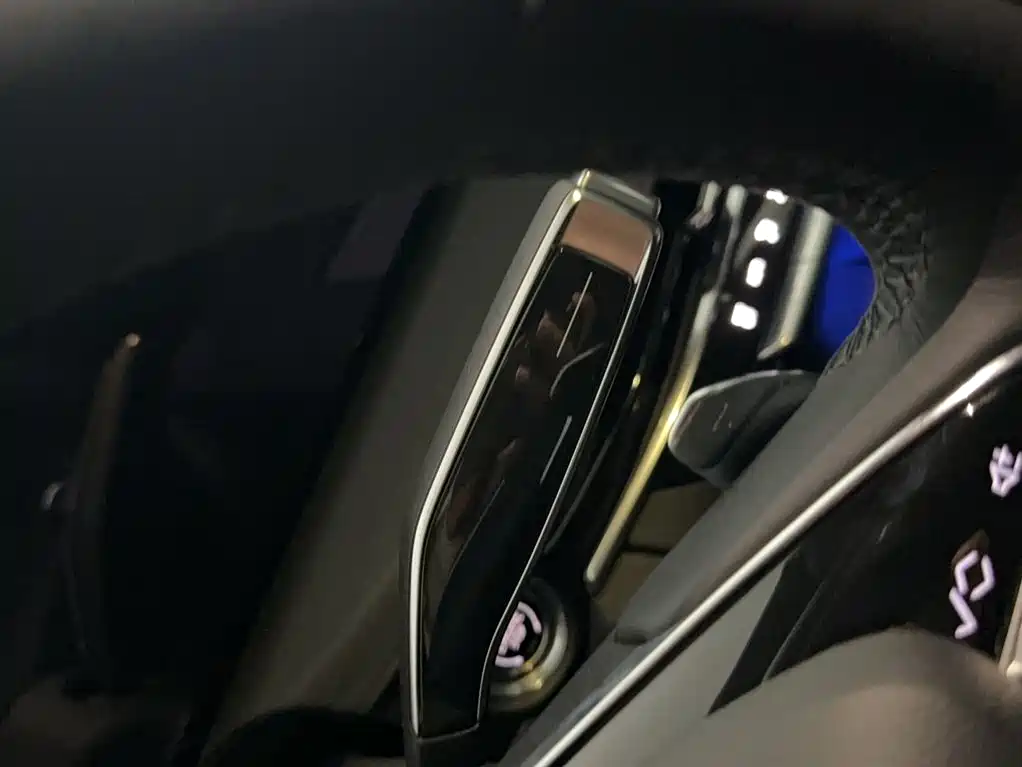 Cadillac CT6 2025 — фото 12
