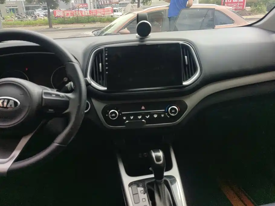 Kia KX3 2018 — фото 13