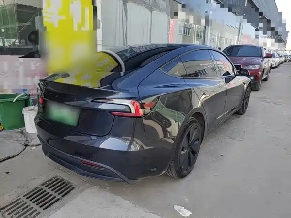 Tesla Model 3 2024