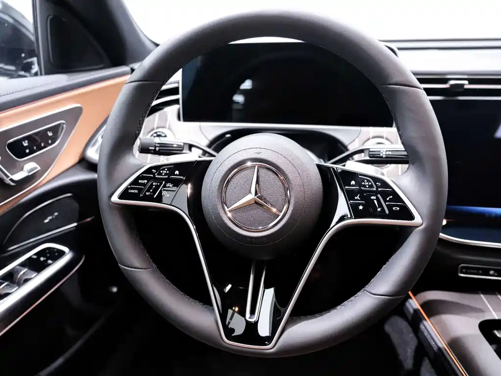 Mercedes-Benz E-Class 2025 — фото 12