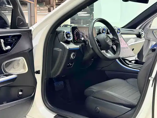 Mercedes-Benz C-Class 2024