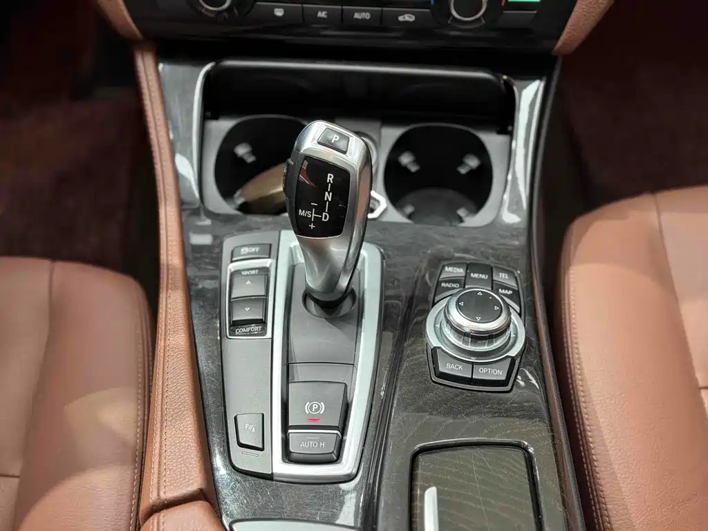 BMW 5 Series 2016 — фото 24