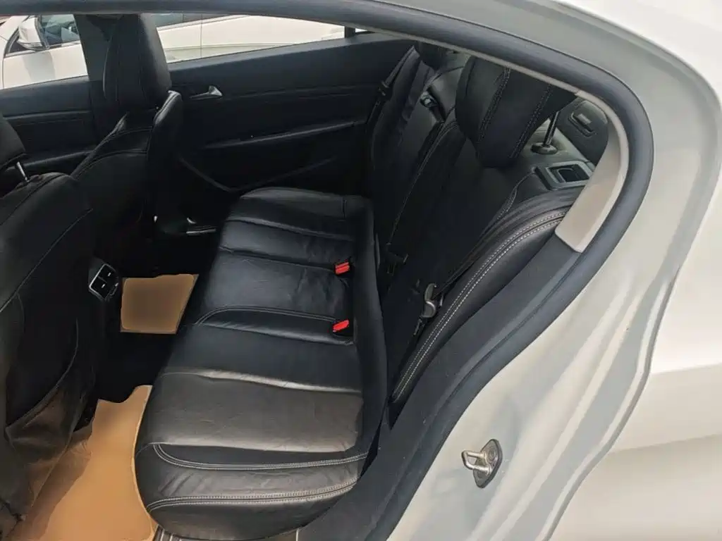 Peugeot 408 2017 — фото 17