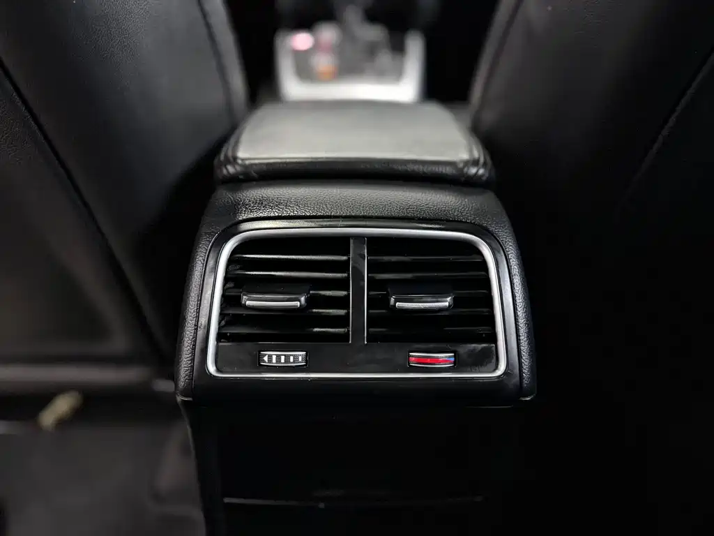 Audi A4L 2015 — фото 22