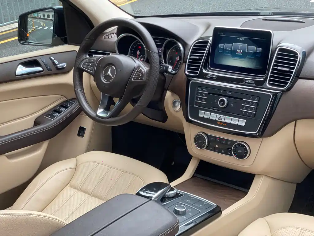 Mercedes-Benz GLE 2016 — фото 13