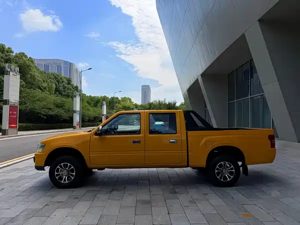 Isuzu T17 2023