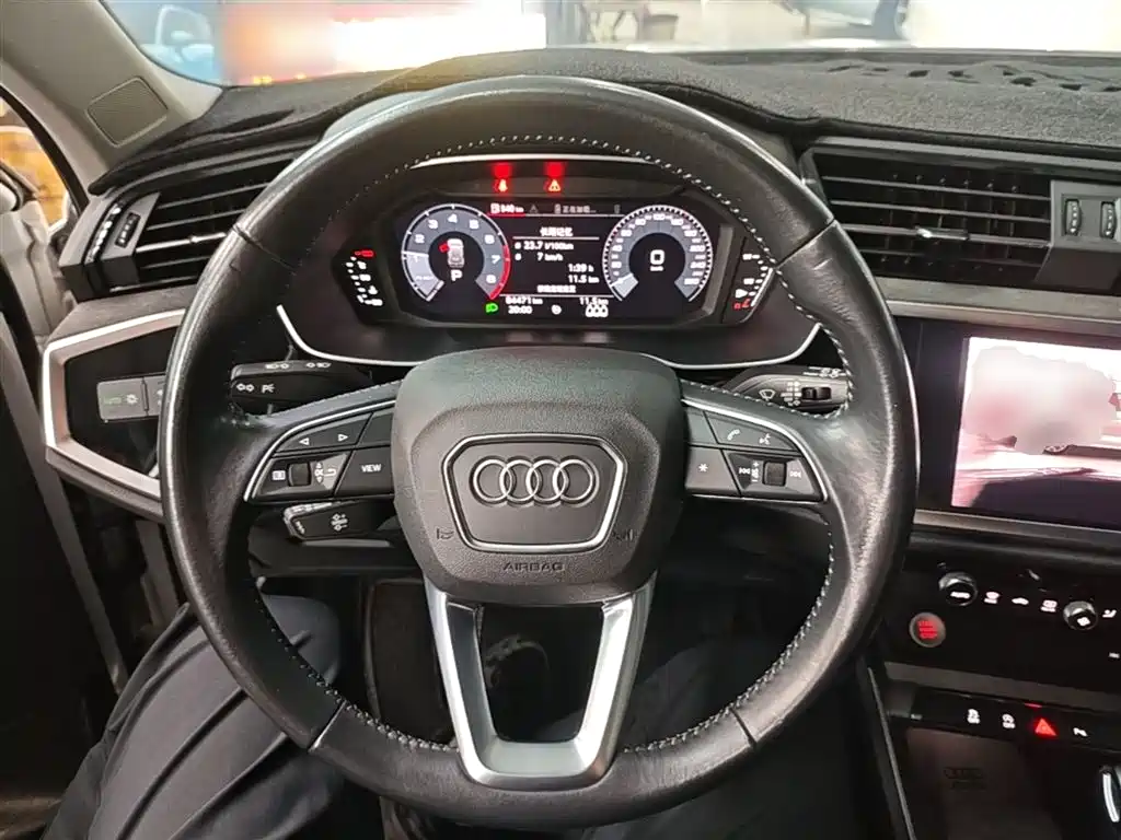 Audi Q3 2020 — фото 11