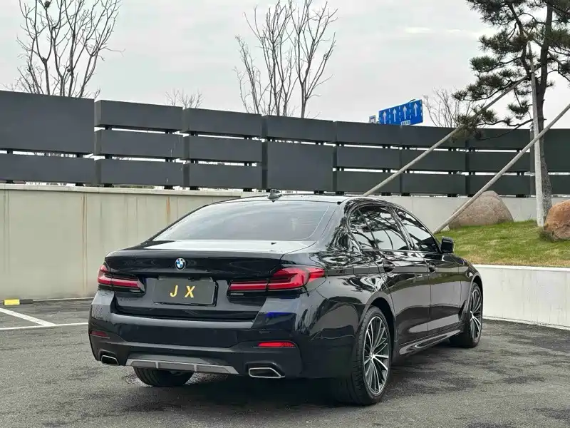 BMW 5 Series 2022 — фото 10