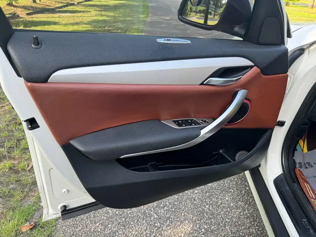 BMW X1 2014 — фото 18
