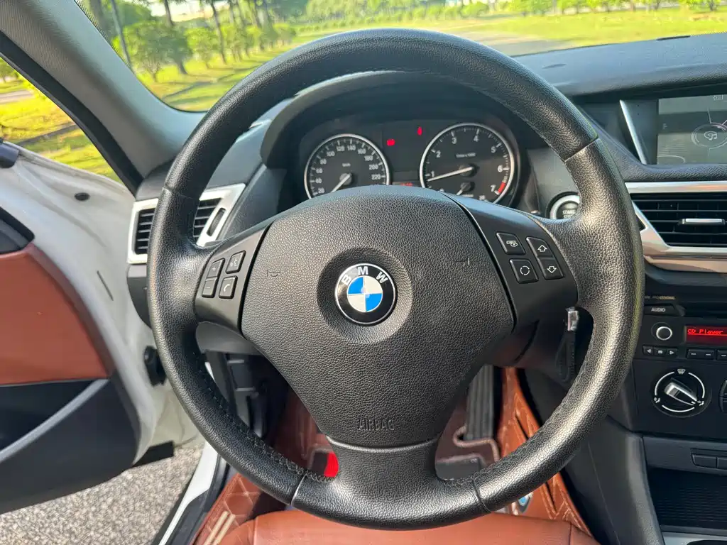 BMW X1 2014 — фото 14