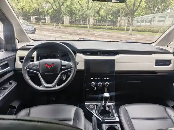 Wuling Journey 2024