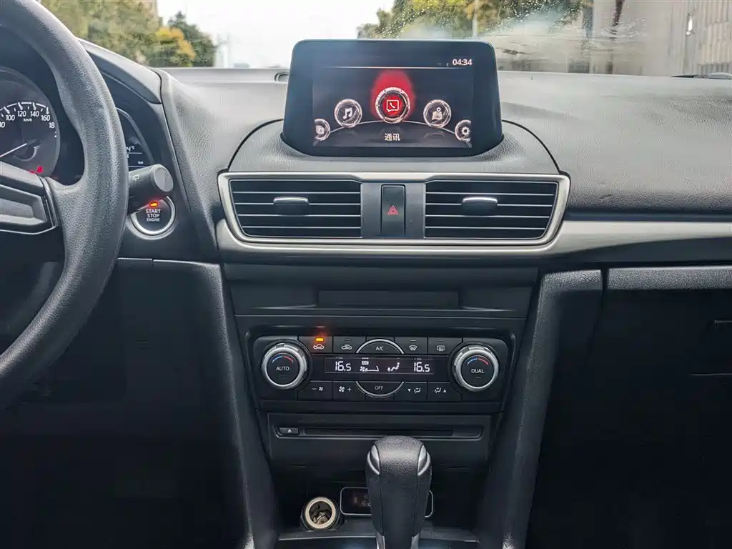 Mazda 3 Axela 2018 — фото 19