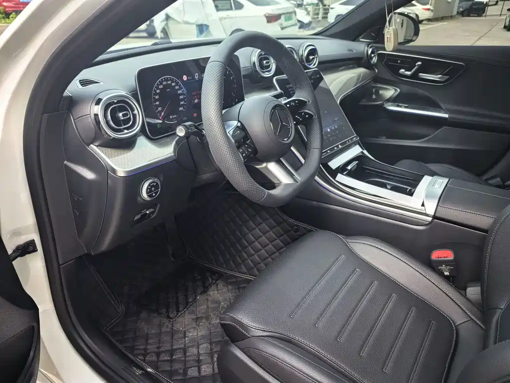 Mercedes-Benz C-Class 2025
