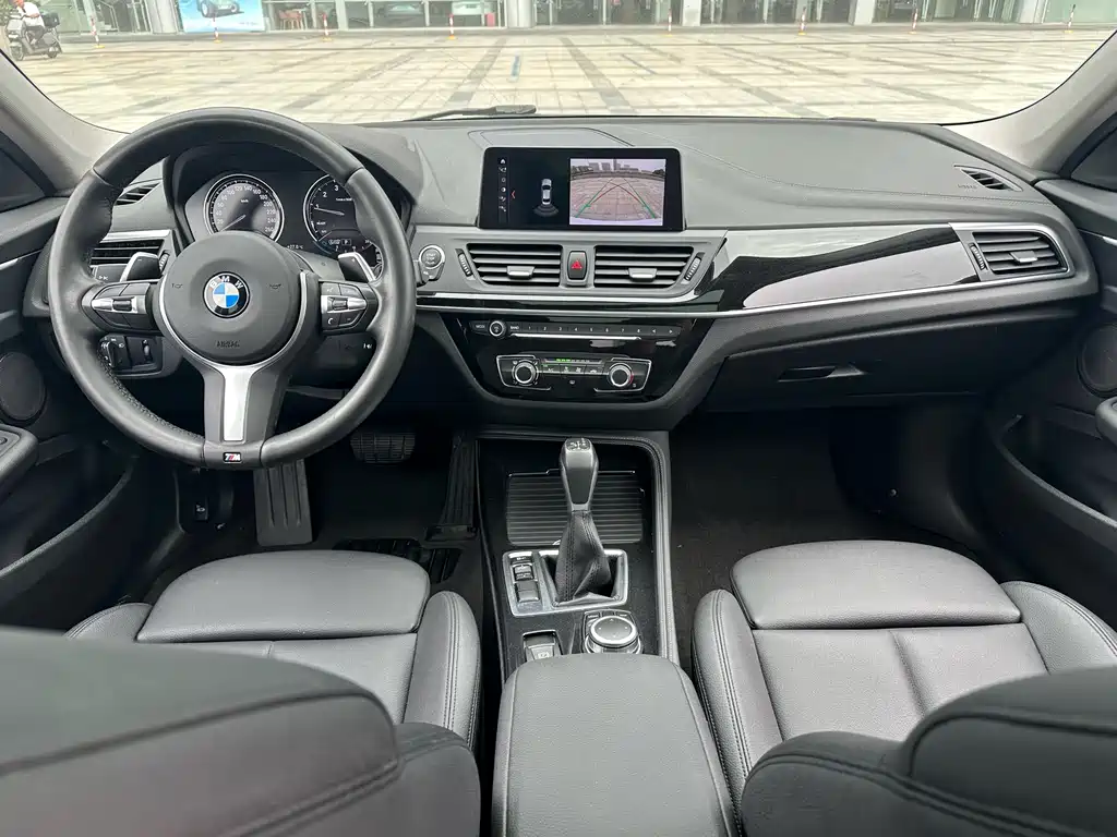 BMW 1 Series 2019 — фото 12