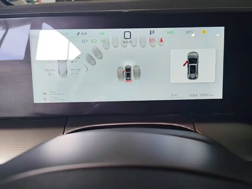 BYD L DM-i 2025 — фото 12