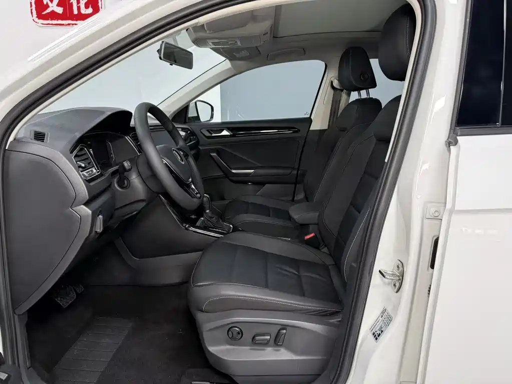 Volkswagen T-Roc 2023 — фото 18
