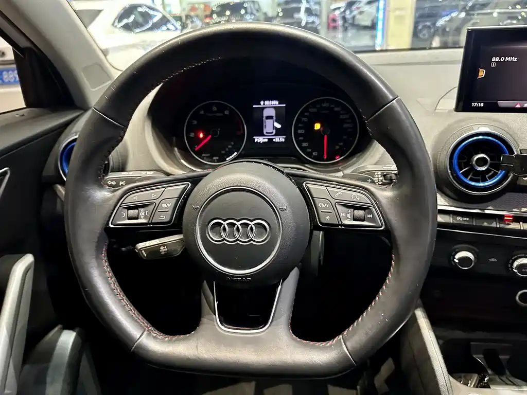 Audi Q2L 2021 — фото 10