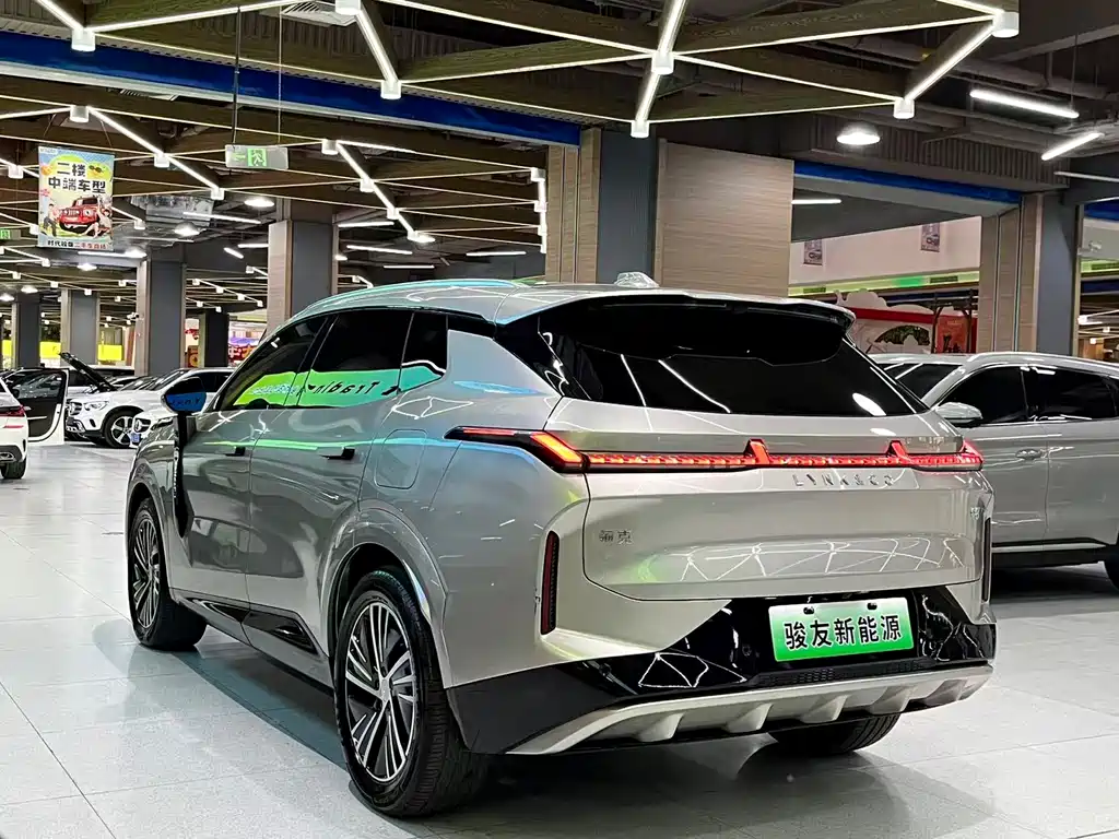 Lynk & Co 08 EM-P 2025 — фото 4