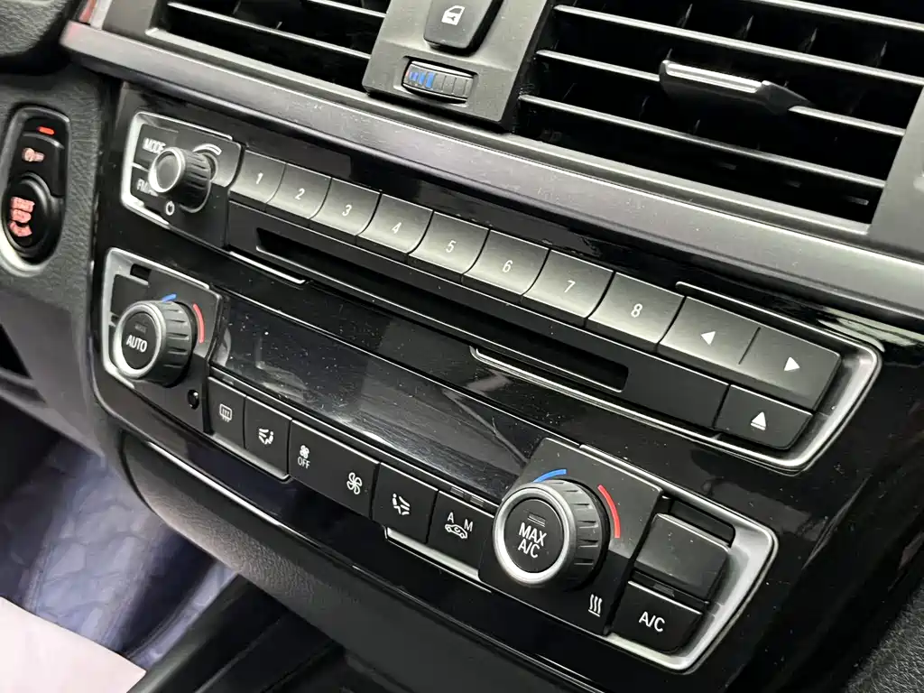 BMW 3 Series 2017 — фото 15