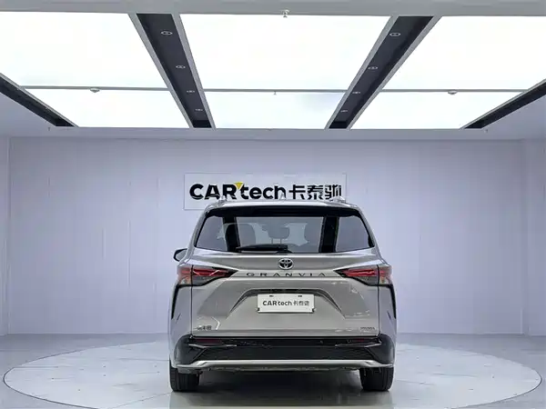 Toyota Granvia 2023