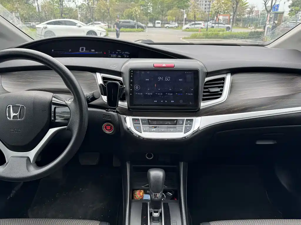 Honda Jade 2017 — фото 12
