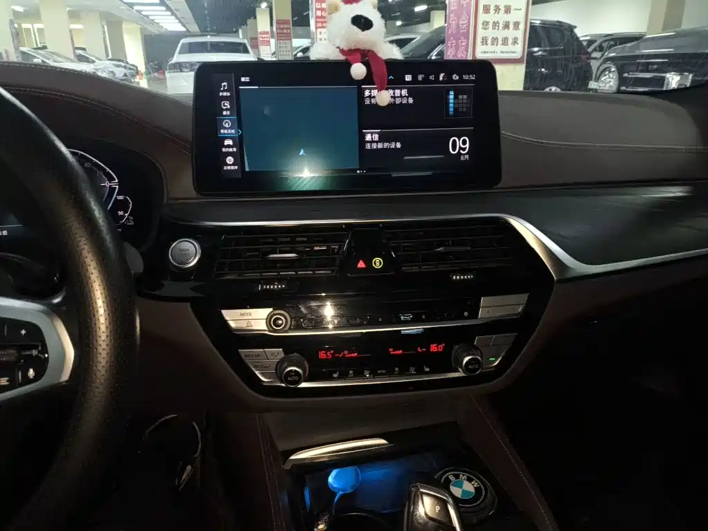 BMW 5 Series New Energy 2021 — фото 13
