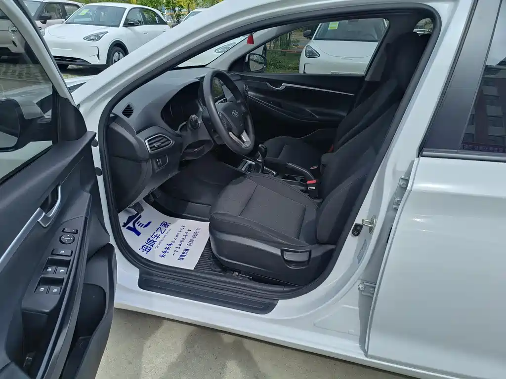 Hyundai Elantra 2017 — фото 8