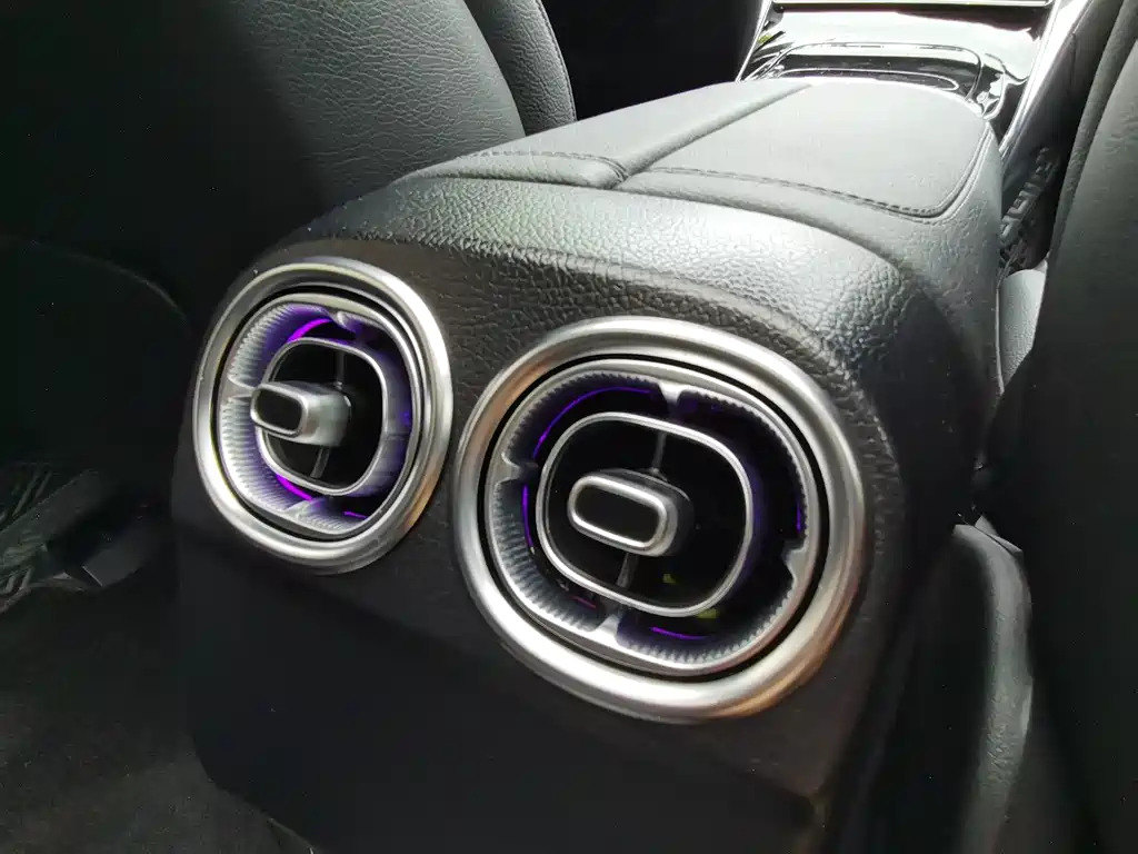 Mercedes-Benz C-Class 2023 — фото 20