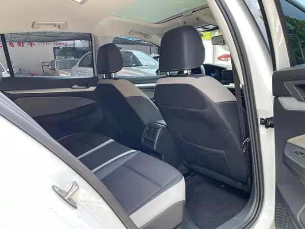 Volkswagen Golf 2022