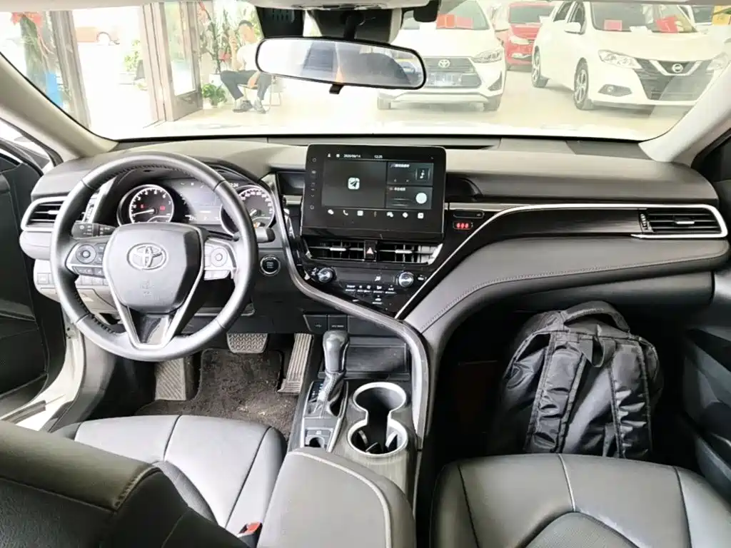 Toyota Camry 2023 — фото 10
