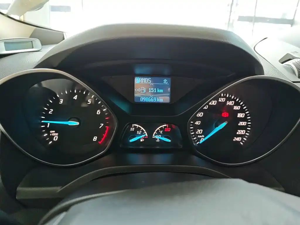 Ford Kuga 2016 — фото 12