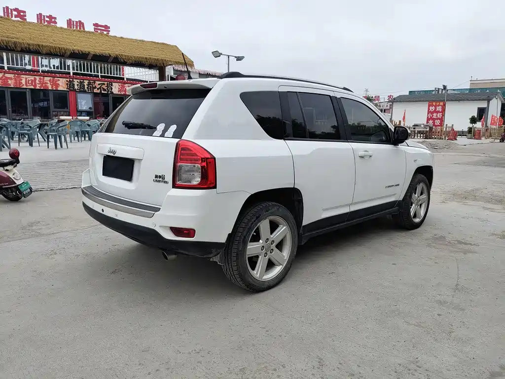 Jeep Compass 2012 — фото 4