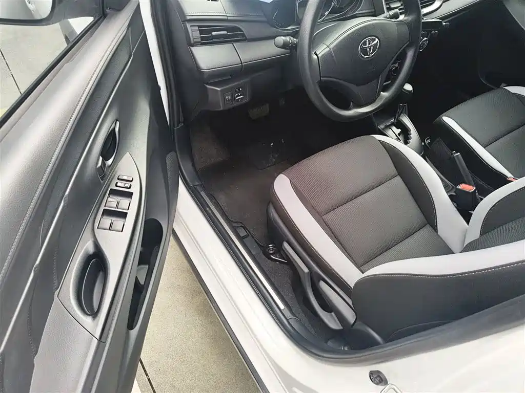 Toyota Yaris L 2020 — фото 16