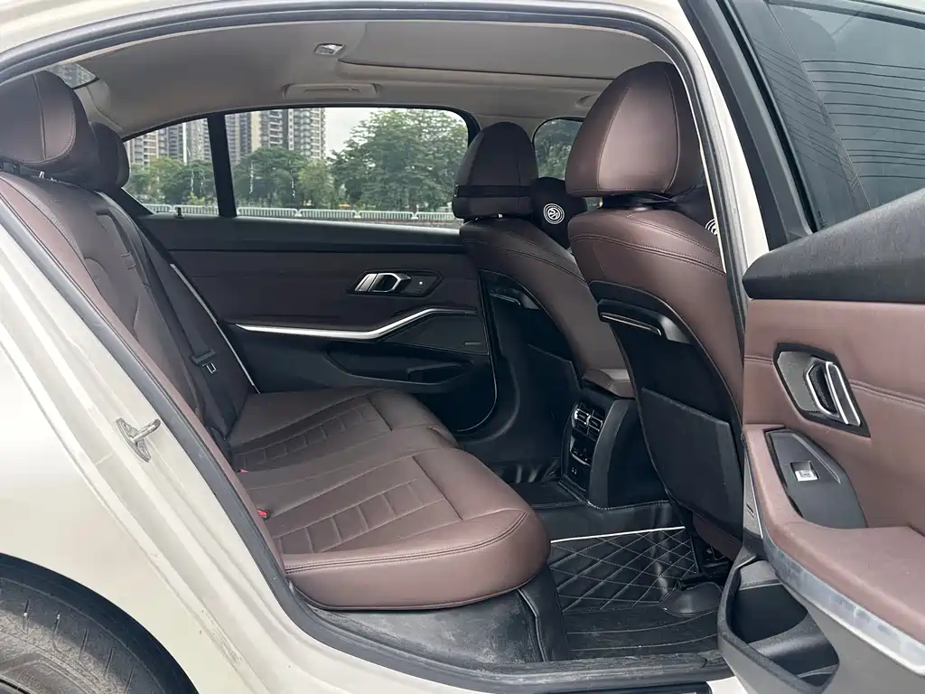 BMW 3 Series 2019 — фото 13