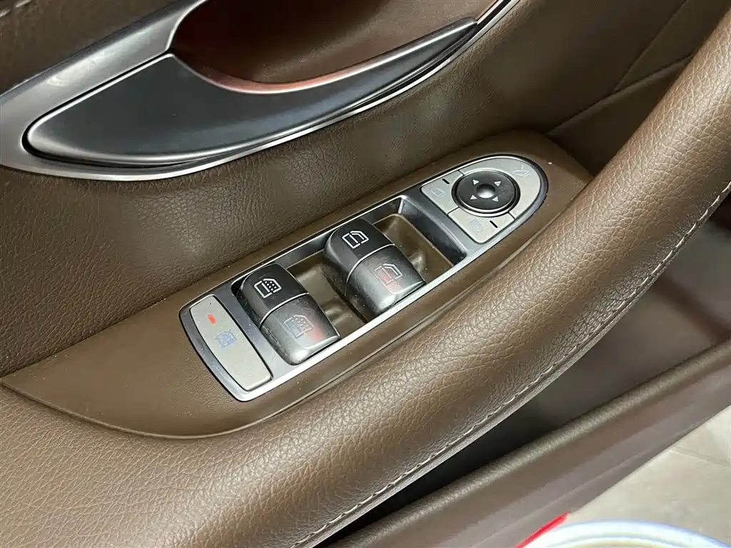 Mercedes-Benz E-Class 2022 — фото 20