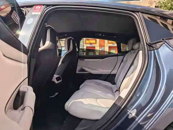 Xiaomi SU7 2024