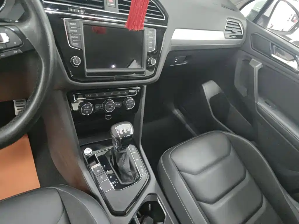 Volkswagen Tiguan L 2017 — фото 10