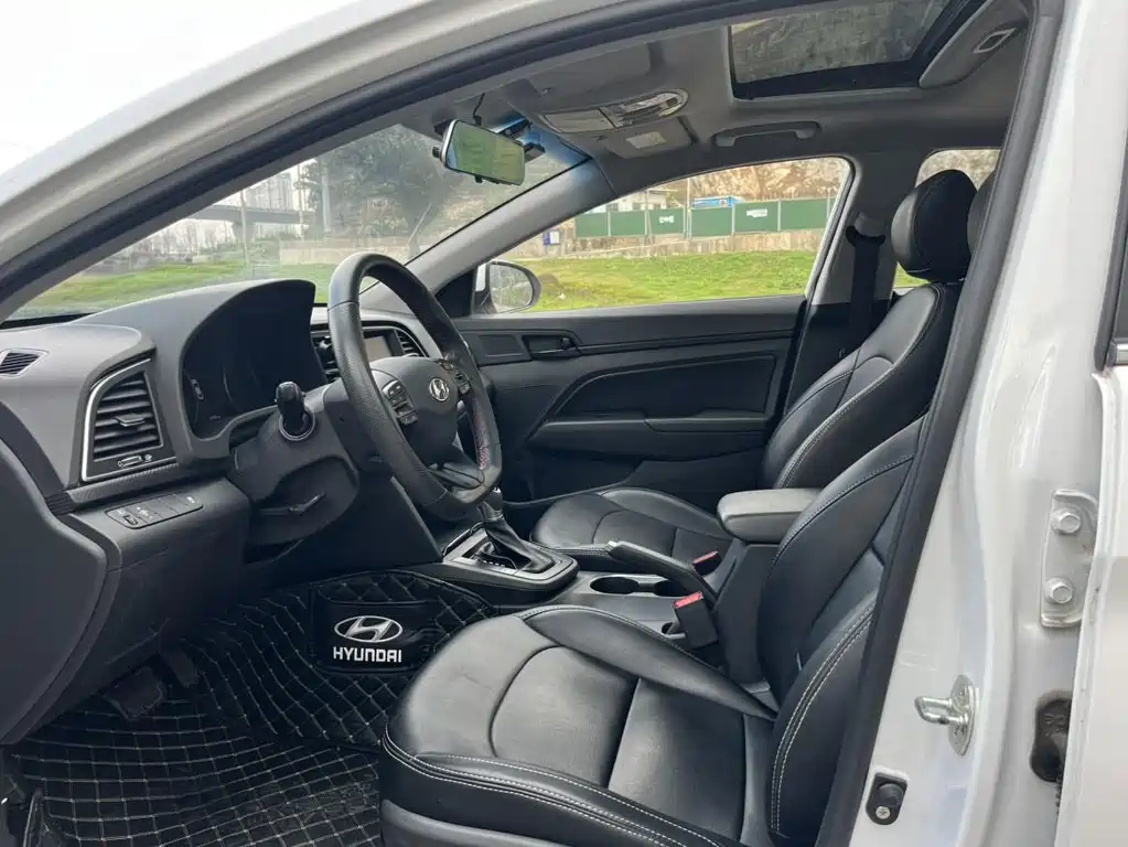 Hyundai Elantra 2019 — фото 12