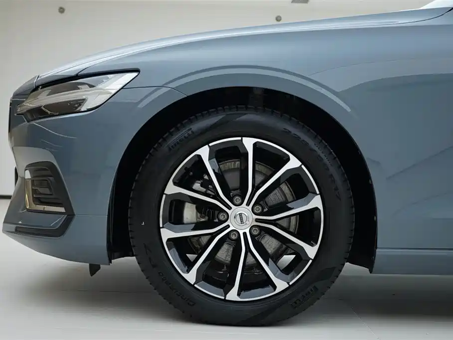 Volvo S60 2021 — фото 16