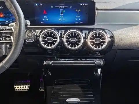 Mercedes-Benz A-Class AMG 2025 — фото 24