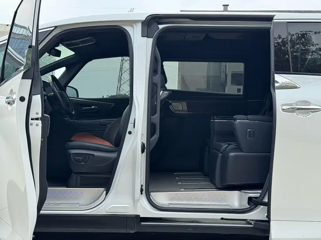 Toyota Vellfire 2024 — фото 13