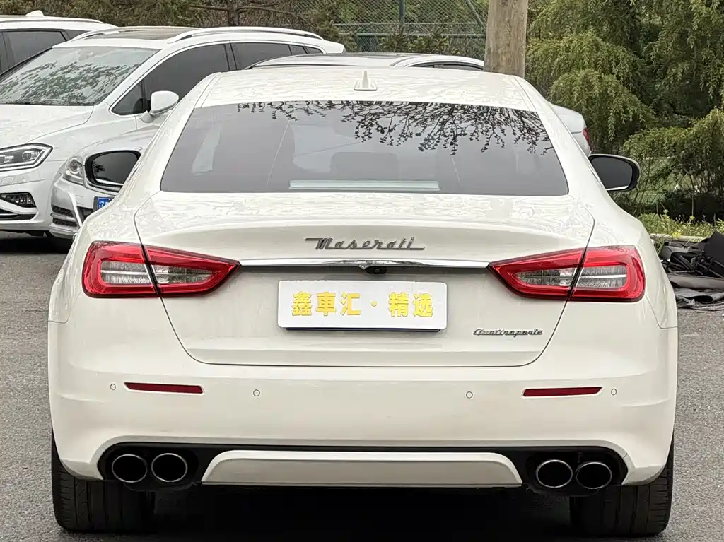 Maserati Quattroporte 2017 — фото 11