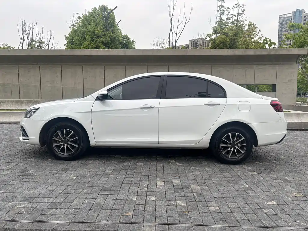 Geely Emgrand 2020 — фото 9
