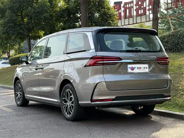 Roewe iMAX8 New Energy 2025