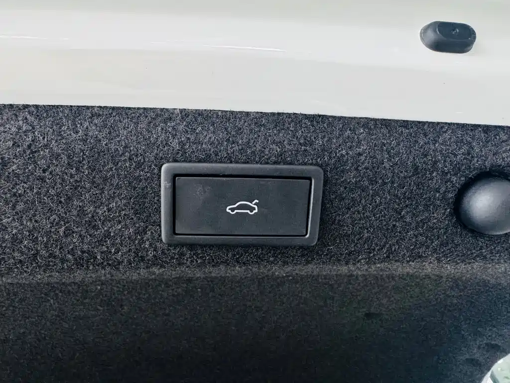 Skoda Octavia 2023 — фото 11