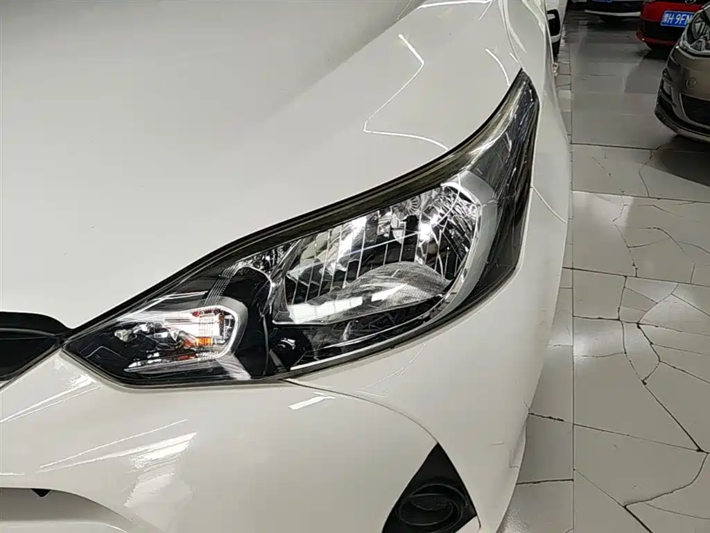 Toyota Yaris L 2018 — фото 24