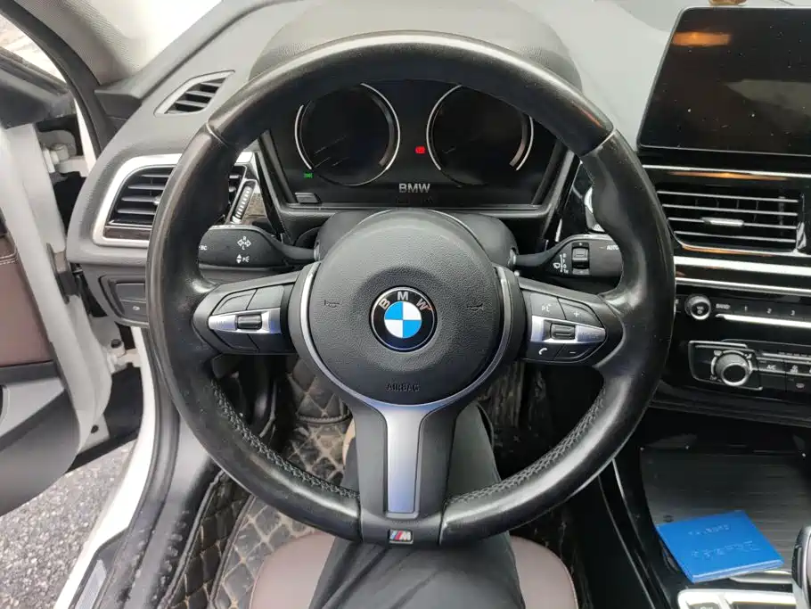 BMW 1 Series 2022 — фото 15