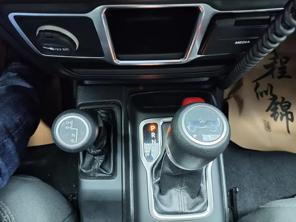 Jeep Wrangler 2020 — фото 10