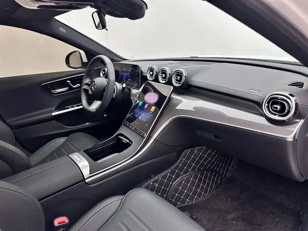 Mercedes-Benz C-Class 2025 — фото 11