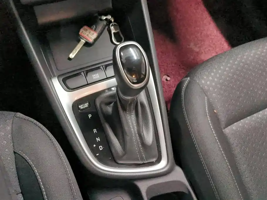 Hyundai Elantra 2018 — фото 16